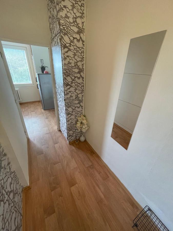 Klidny Byt Na Okraji Trutnova Apartman Kültér fotó